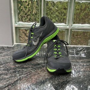 NIKE Men’s dual fusion run 3 running shoes | Gray and Green Size 10.5